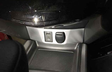 Ein guter Preis. Benutzerdefinierte Auto-Innenraum-Garnish / Neue Nissan Qashqai 2015 2016 USB-Steckfläche Online